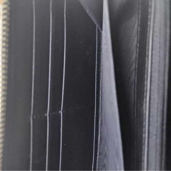 Gucci Black Chevron Wallet with Gold Accents - Picture 6 of 7